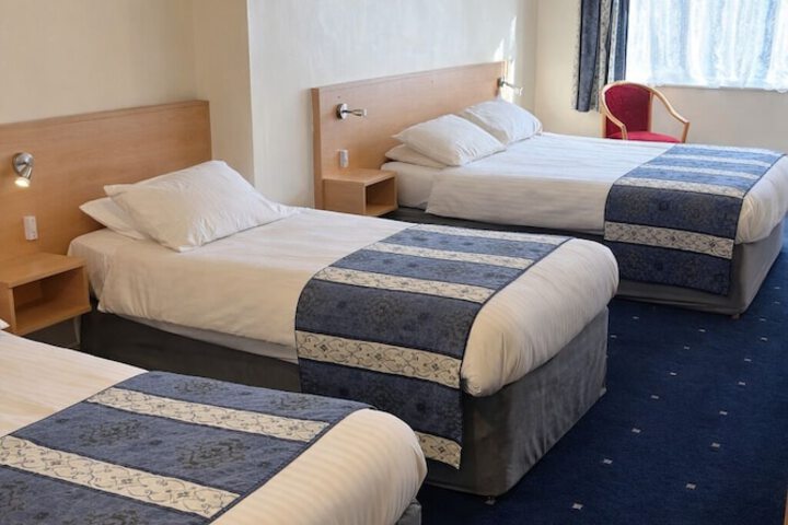 Room 12 of 37