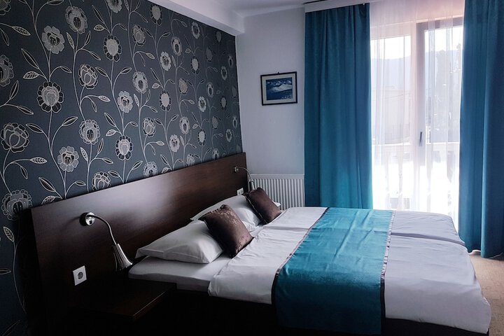 Room 12 of 22