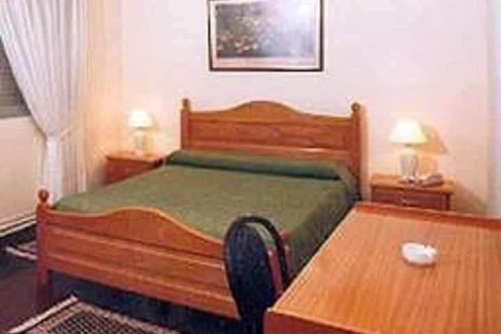 Room 5 of 18