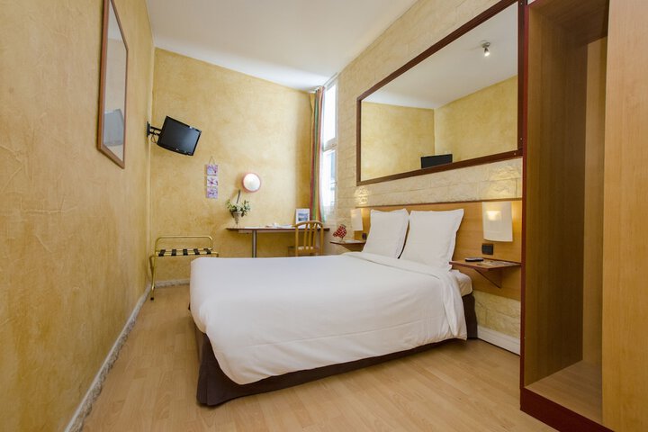 Room 5 of 11