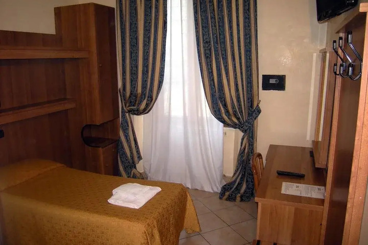 Photo 6
