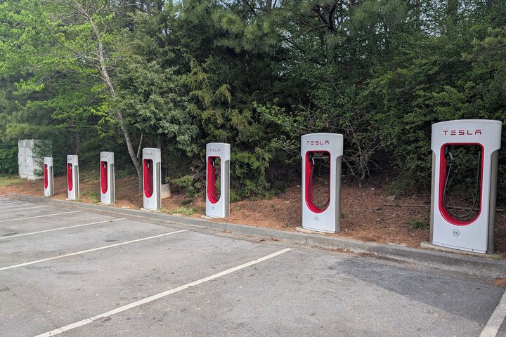 Electric vehicle charging station