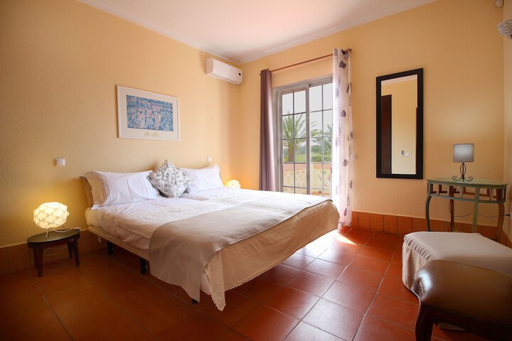 Room 4 of 92