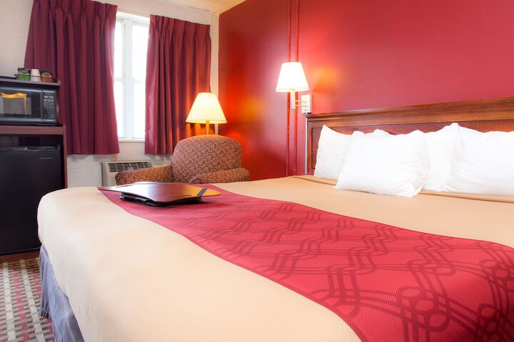 1 King Bed (8 of 11)