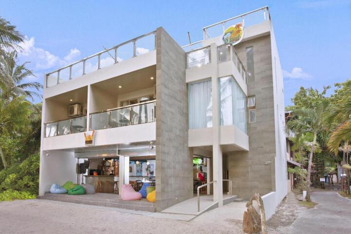 B Pod Hotel