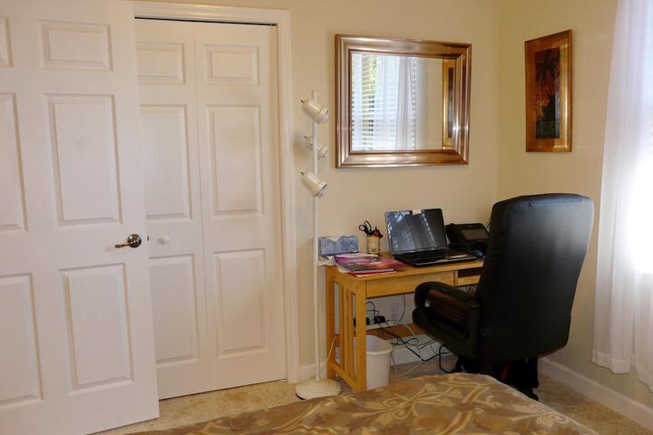 Business Center 56 of 85