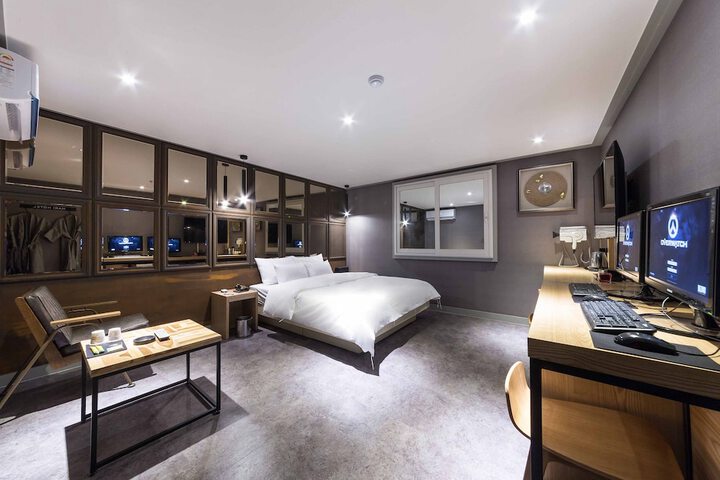 Room 25 of 38