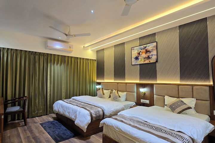 Room 10 of 20