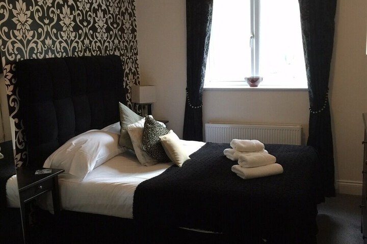 Room 6 of 14