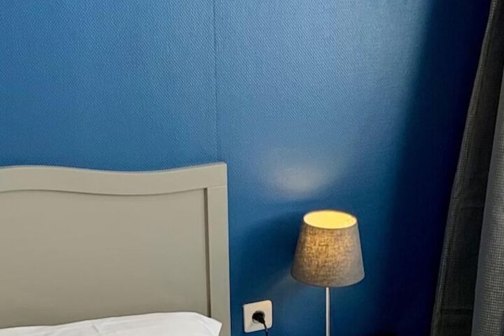 Room 25 of 77