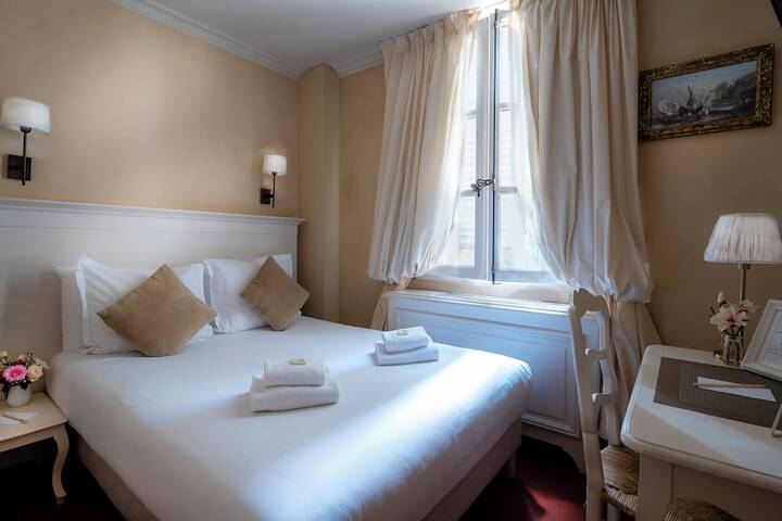 Room 33 of 53