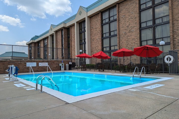 Pool 11 of 28