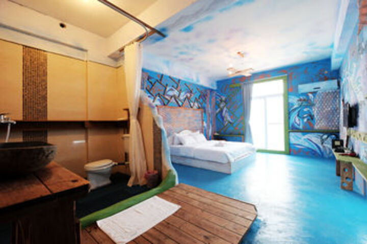 Room 6 of 36