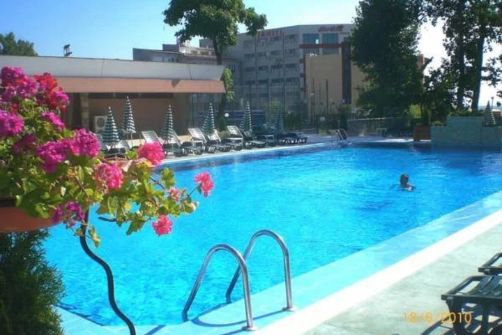 Pool 13 of 24