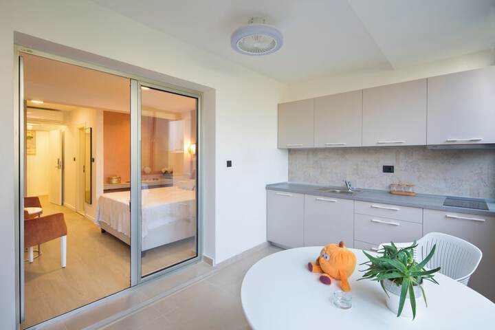 Room 27 of 166