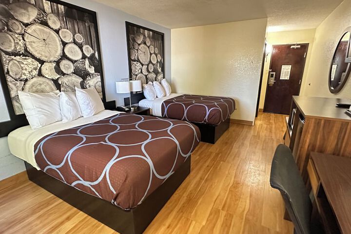 2 Double Beds (3 of 6)
