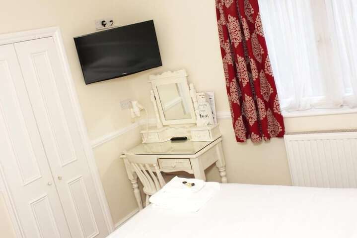 Room 32 of 65
