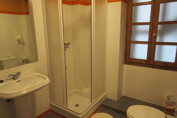Room 32 of 61
