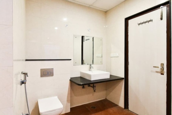 Room 8 of 10