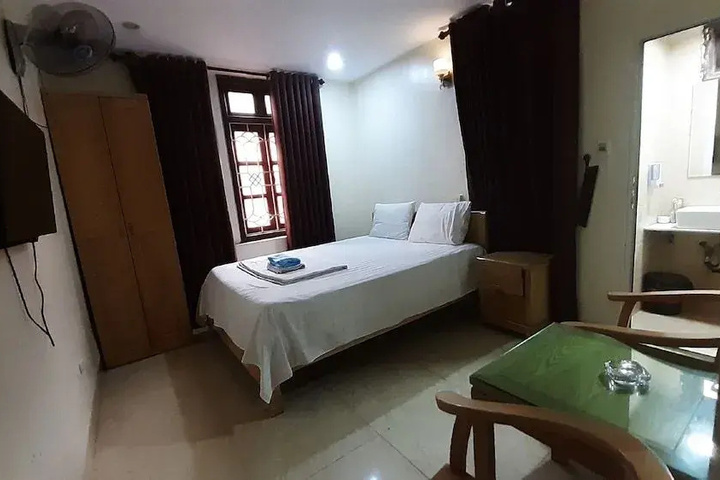 Room 3 of 10