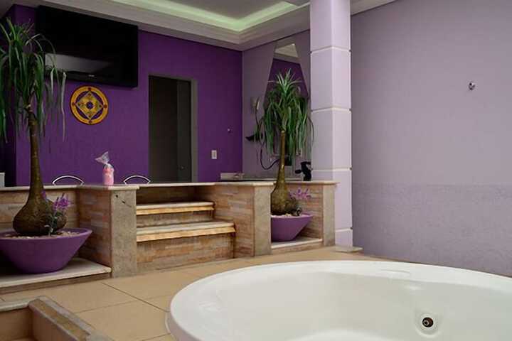 Hot Tub 52 of 63