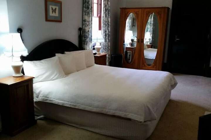 Room 11 of 33
