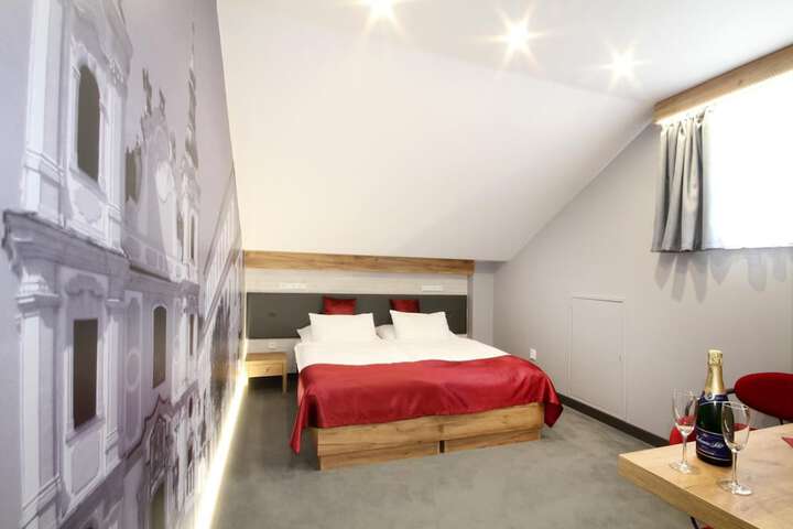 Room 27 of 52