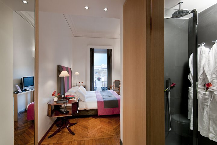 Room 32 of 82