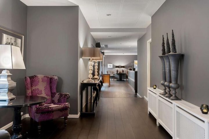 Entrance & Lobby
