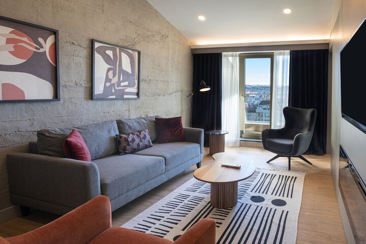 Room 42 of 96