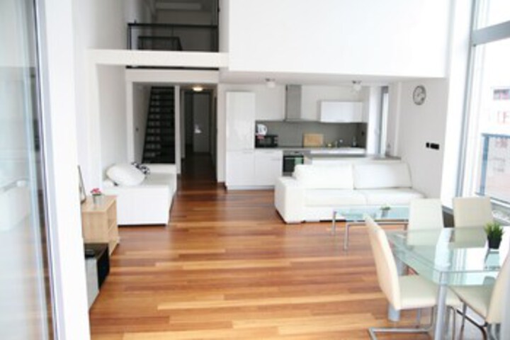 Room 83 of 275