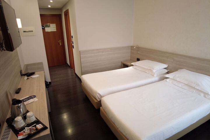 Room 11 of 73