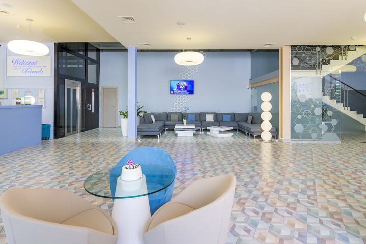 Entrance & Lobby