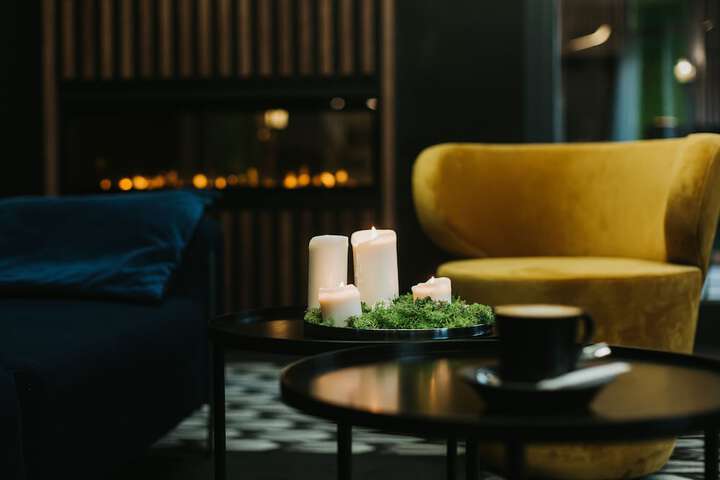 Lounge 102 of 110