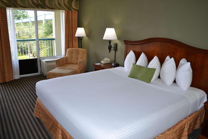 1 King Bed Courtyard View Full Breakfast (10 of 15)