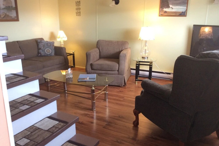 Room 2 of 8