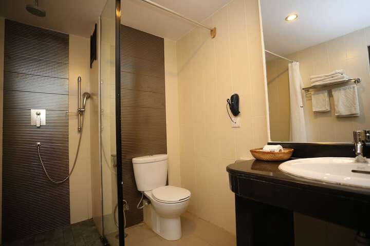 Room 30 of 108