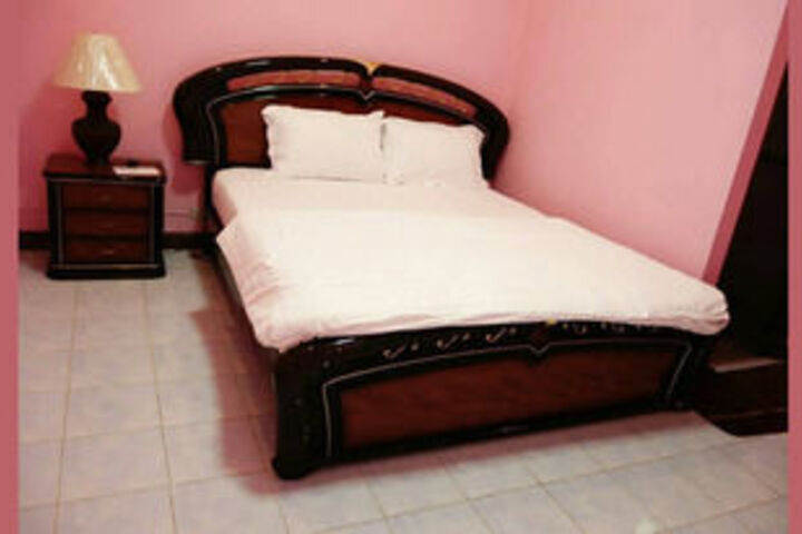 Room 4 of 10