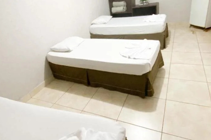 Room 4 of 12