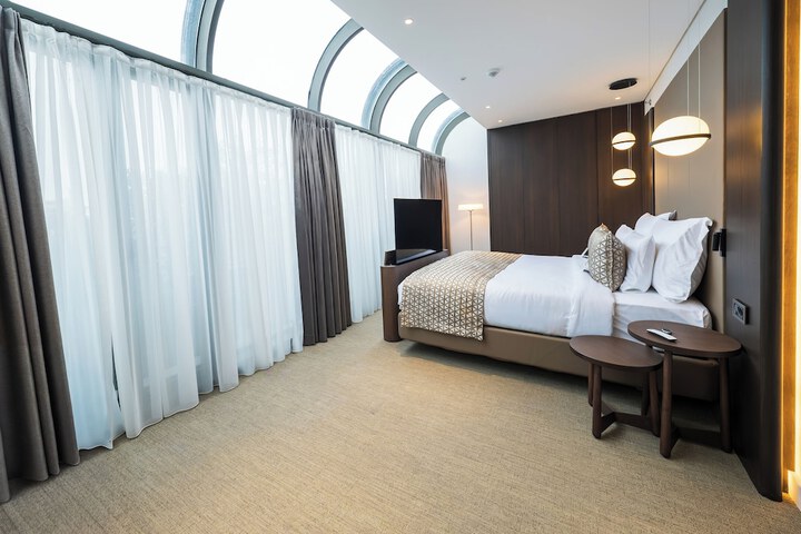 Room 91 of 200
