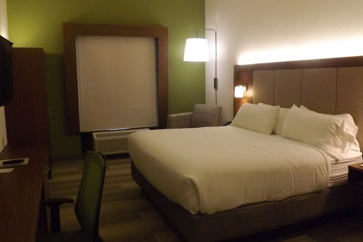Room 16 of 60