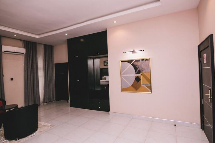 Room 7 of 37