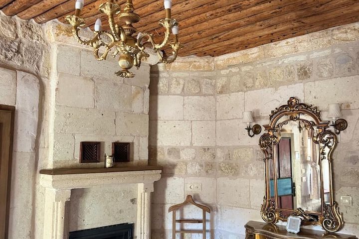 Room 6 of 75