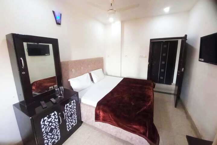Room 17 of 23