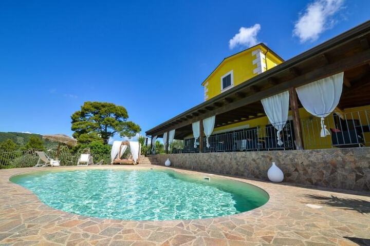 Hotel with Pool