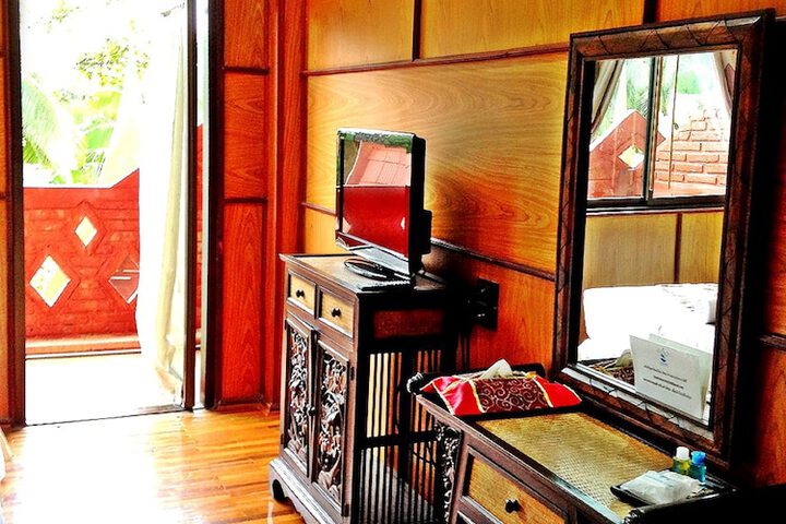 Room 9 of 32