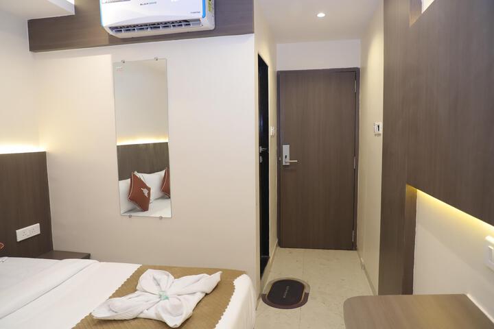 Room 9 of 36