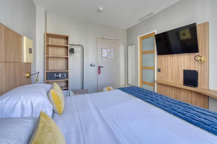 Room 26 of 76