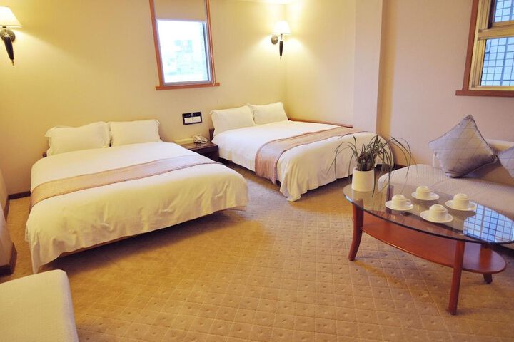 Room 9 of 48