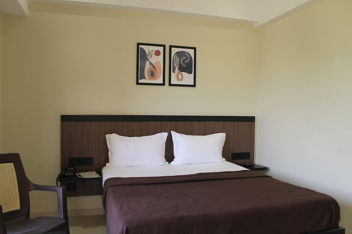 Room 3 of 18